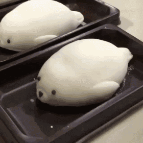 |搞笑GIF：霸气了我的姐 这辈子见过最拉风的走路姿势