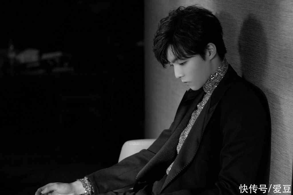 210130 陈立农亮相颁奖晚会演唱《年少无邪》四项提名中荣获“最受欢迎新人”奖项