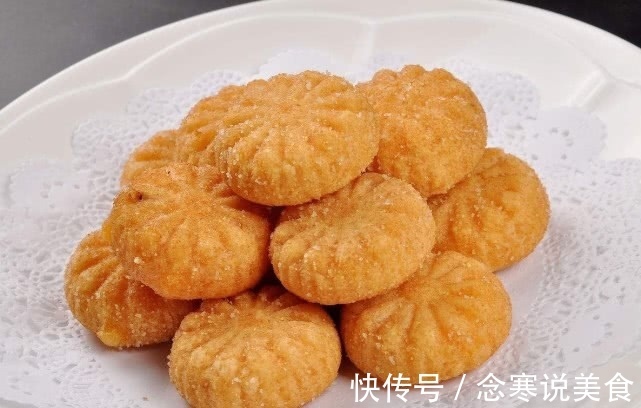 想吃南瓜饼不用外面买,自己在家也能做,加点它更香更软