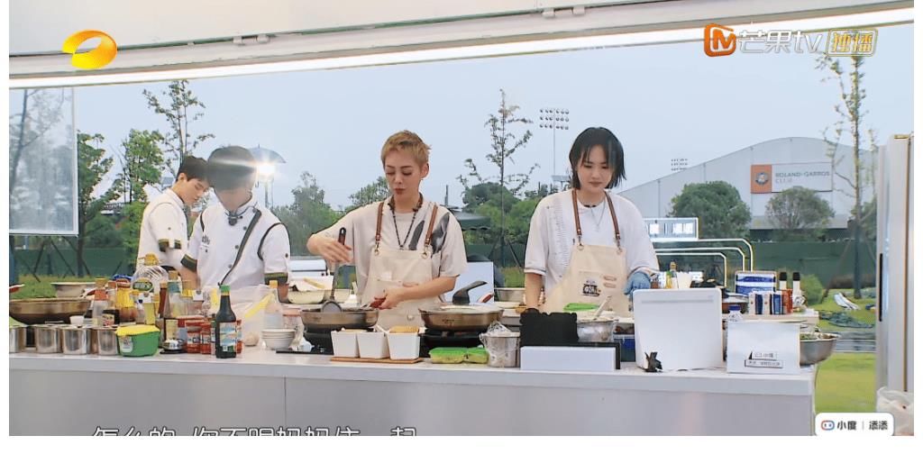 檀健次|《中餐厅》没剧本就垮了?周也抱怨揽客被拒绝,黄晓明回应很讽刺