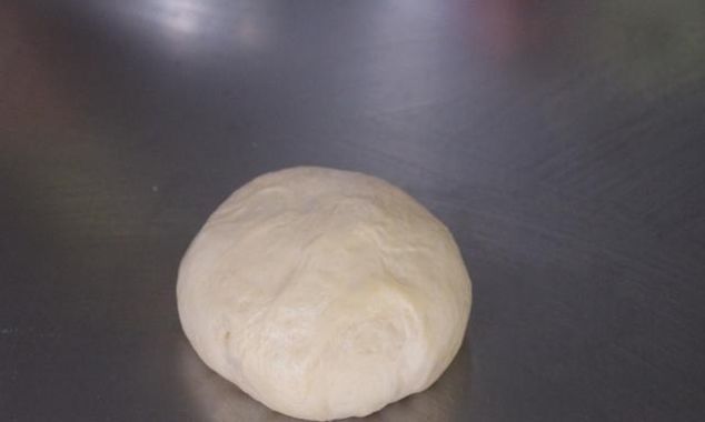 面粉|甜甜圈别再买,五勺面粉两颗鸡蛋,做着比麻花简单,比油条好吃