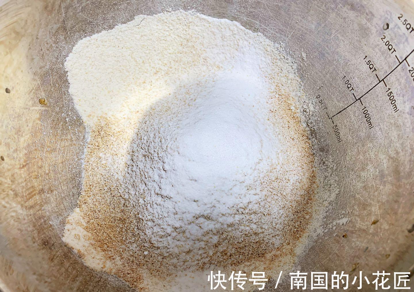 泡打粉|这蛋糕吃了不怕胖，无糖无油免打发，搅一搅烤一烤就完成
