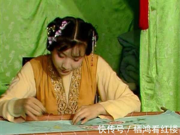 丫头$宝钗为何放纵莺儿采摘花木?不然,她就是另一个邢岫烟!