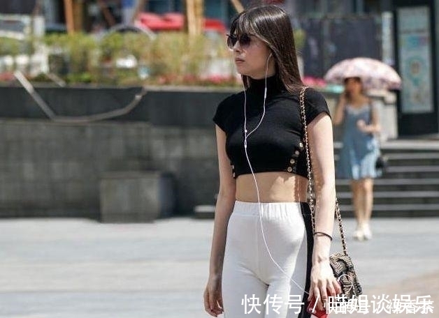 性感 紧身打底裤的美,一定需要性感身材的衬托,才能搭配出完美