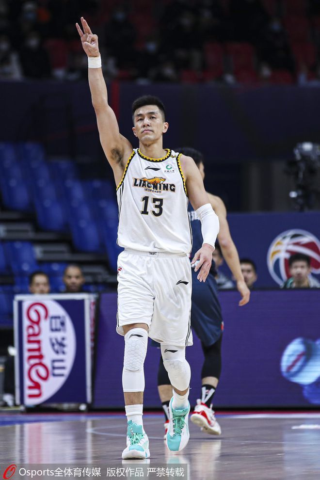 2+1|往死里打廣東！郭艾倫22+7 末節(jié)領(lǐng)先31分執(zhí)意登場