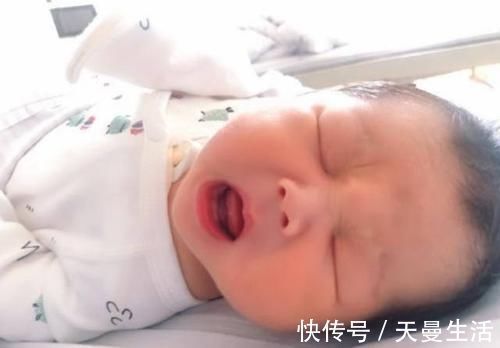 动作|宝宝睡觉时的4种动作,暗示了大脑发育程度,全都占了的恭喜了