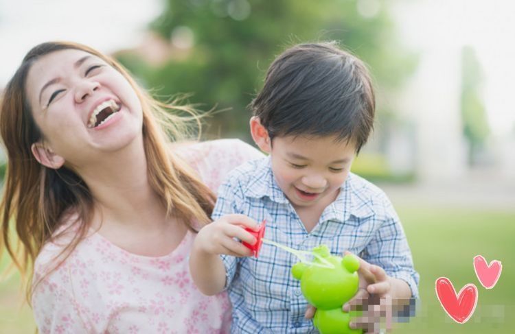 父母|娃长大后会不会疼老妈,小时候就有暗示,若有这5大举动,恭喜你