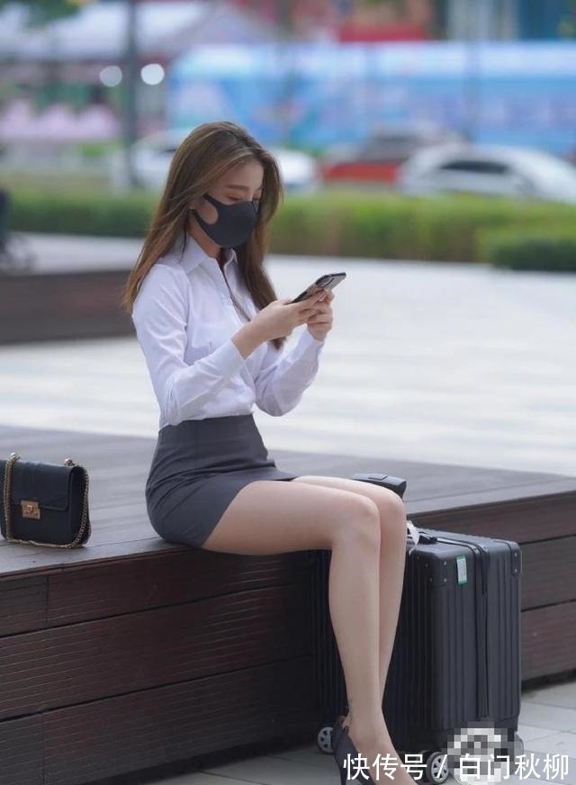 清新 白色衬衫搭配包臀裙,清新脱俗,尽显干练风格!