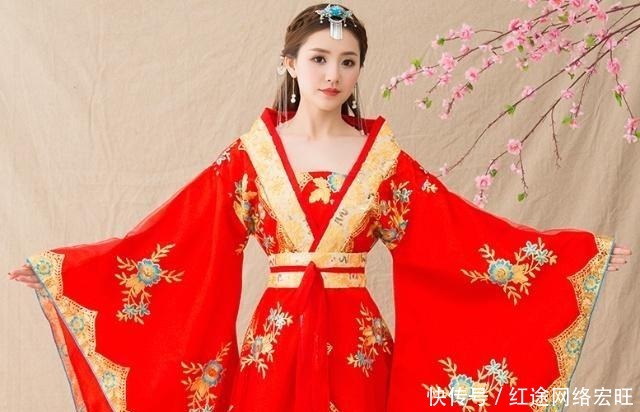 古代|趣味测试:你觉得哪个是皇后的凤袍?测你在宫中是皇后还是丫鬟
