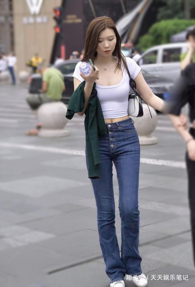 腿型 打底裤突显不凡的穿衣品位,尽显随性街头风