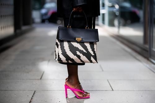 气场 高跟鞋还是得穿彩色的,不仅显嫩还酷炫,看着就贵多了