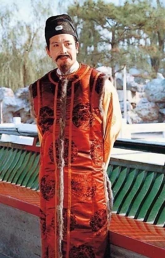 年老|绝色佳人秦可卿,为何会爱上年老猥琐的贾珍,无视同龄丈夫贾蓉