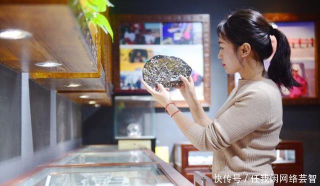 女孩 国家出价每克拉一万元悬赏陨石,女孩5年捡400公斤,一颗不卖