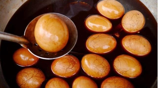 做茶叶蛋，牢记这3个小技巧，保证不发苦，个个咸香入味