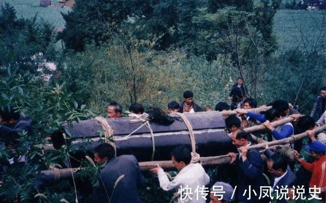 祭拜#“雨打坟,出贵人;雨打棺,财人疏”,别不信,是有讲究的!