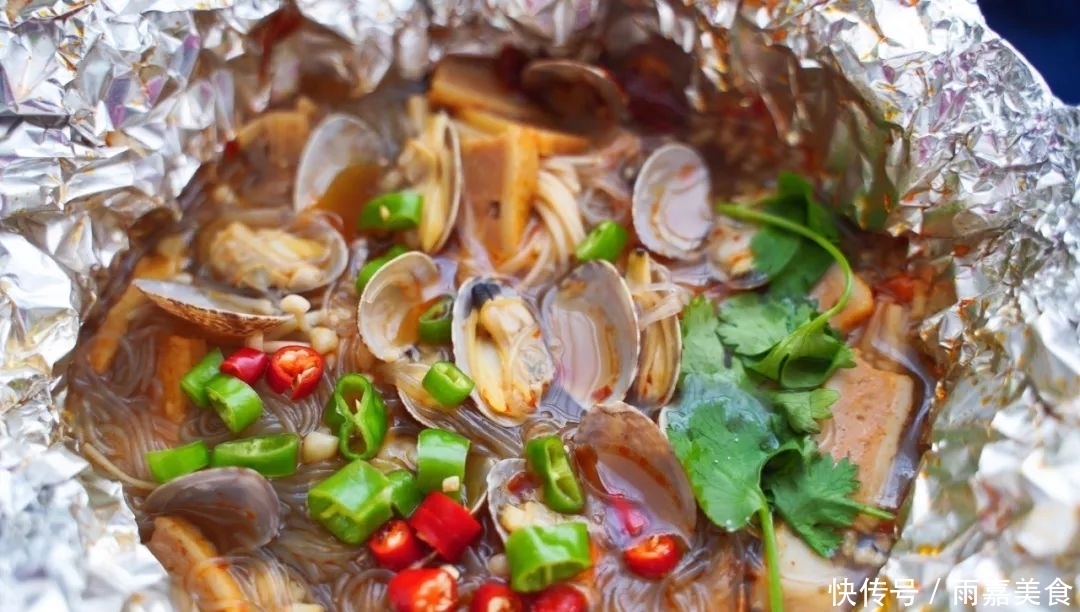 不愧是逛夜市必点小吃,香辣爽口,鲜美十足,好吃到舔壳!