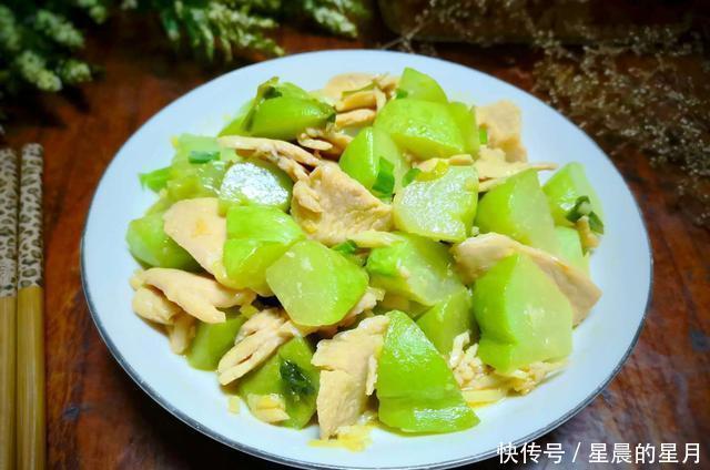 佛手瓜|自家种的佛手瓜,这样做那叫一个香,口感清脆又去火,好吃下饭!