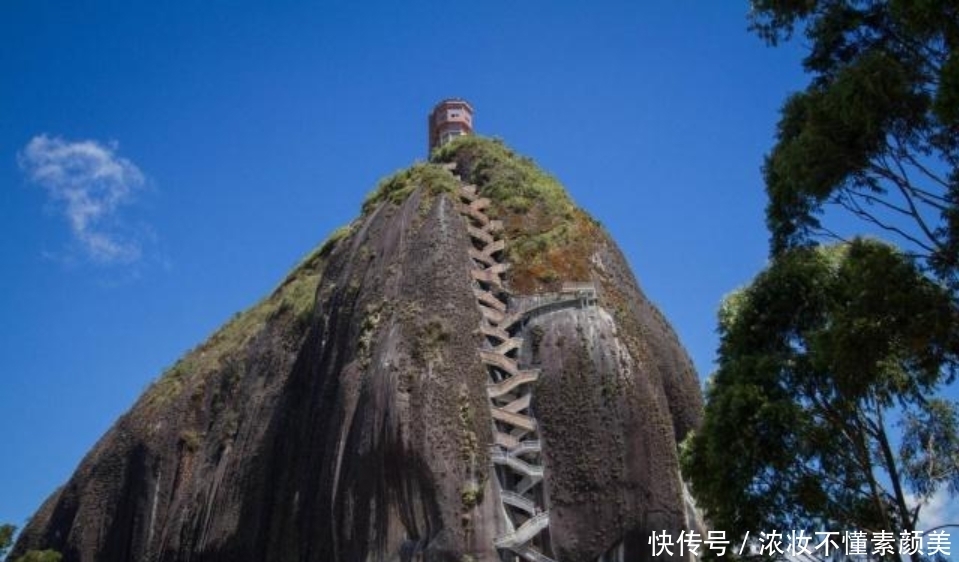 世界上最“险峻”的房子，建在大石头上，回家就像爬山一样