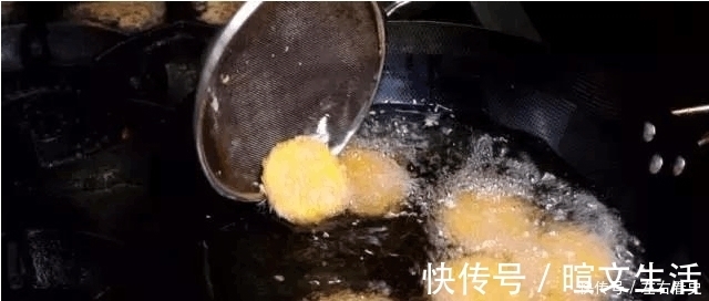 婆婆教我用这个方法做的南瓜饼，不粘手不粘锅，营养丰富口感软糯