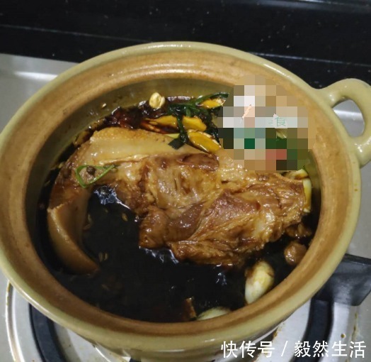 猪舌|下酒最馋它,倒半瓶酱油,不加一滴水,越焖越香,馋到流口水