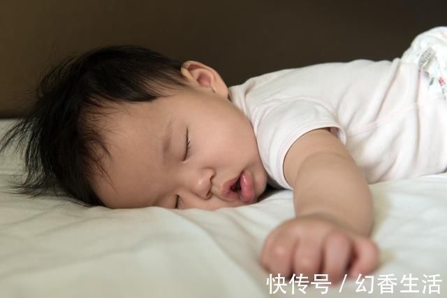 宝妈|睡前别对孩子做3件事,耽误孩子长“大高个”,不少家长天天在做