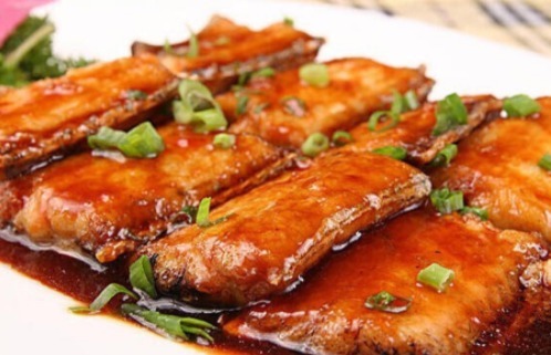 红烧带鱼时,不能直接下油锅,多加1步,肉质细腻鲜嫩,还去腥味