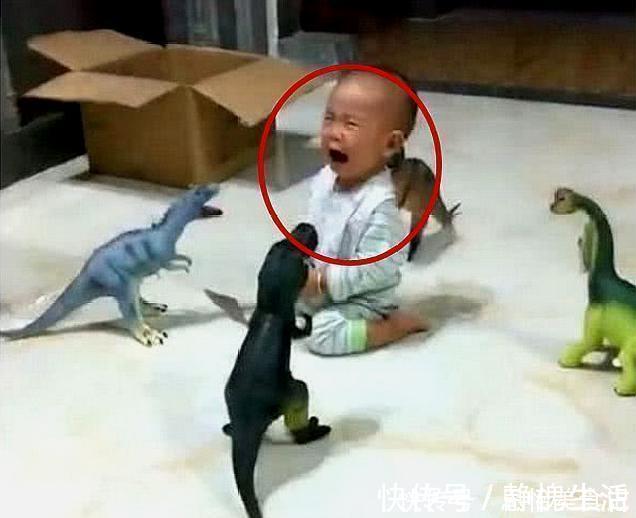 宝宝|爸爸在家独自带娃,宝妈进门一看,当场愣住,网友:是亲爹吗!