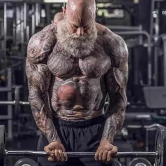 强身健体|那个年过半百，坚持健身纹身30年的荷兰“潮老头”，现在过得怎样