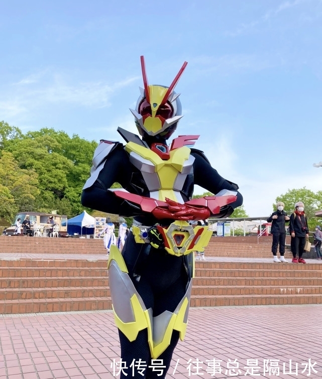 假面骑士：少女自制皮套cos伊兹版零二，这才是漫迷心中的零二