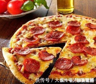 早餐|自制披萨，想吃啥料就放啥料，比面包做法更简单，还能做早餐