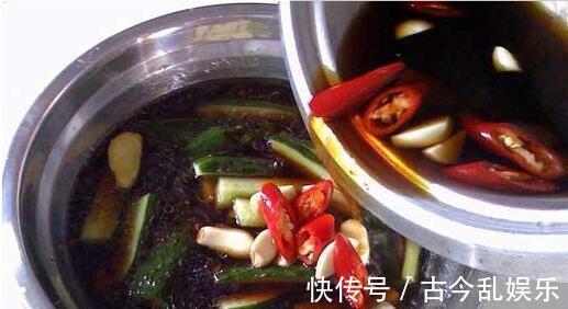 腌制|黄瓜怎么腌制才好吃?老妈用了20年的配方,香辣脆嫩,好吃不上