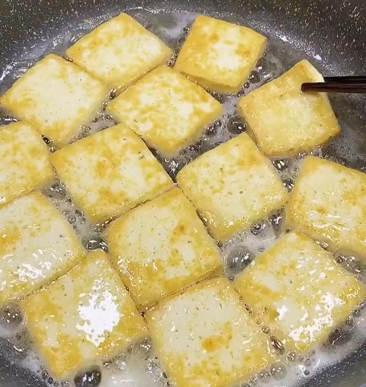 有道菜很多人瞧不上,其实营养丰富,清爽香嫩又开胃,好吃到舔碗