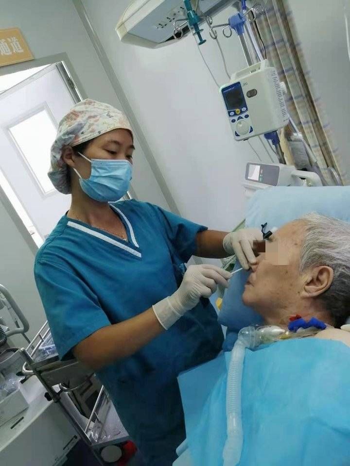 艺高人胆大|艺高人胆大！护士为脑出血患者徒手置入鼻肠管110厘米