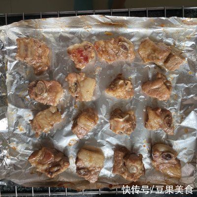 蜜汁烤猪排|简单易做的蜜汁烤猪排（烤箱版），让人吃了还想吃