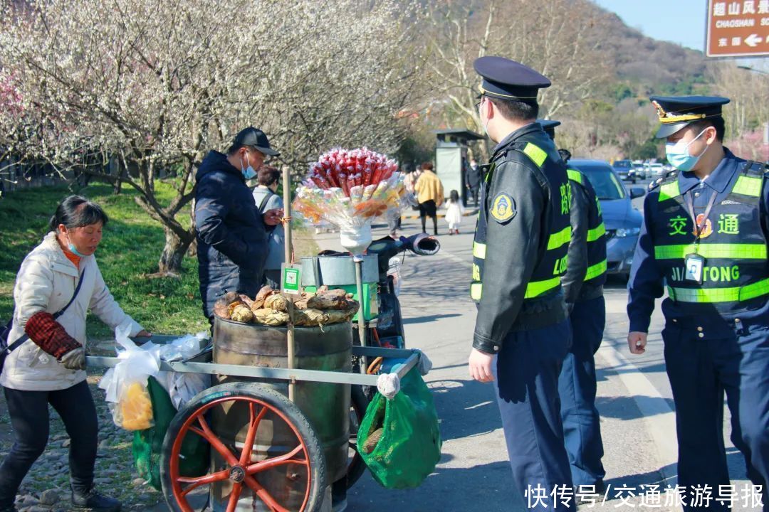 余杭：十里梅花香雪海，“护花使者”保安全