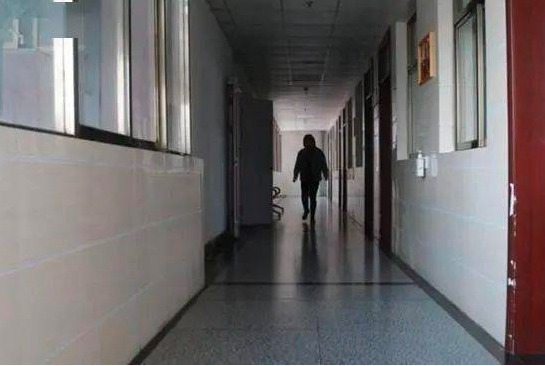 重症监护室|3岁女宝天生无汗腺,一年四季靠空调“续命”,每月电费上千元