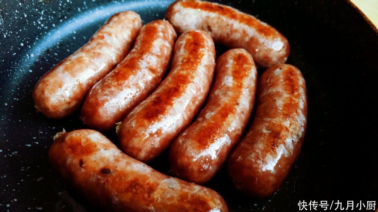 红曲粉|趁猪肉便宜，给孩子做点脆皮烤肠，比想象的简单，真材实料更放心