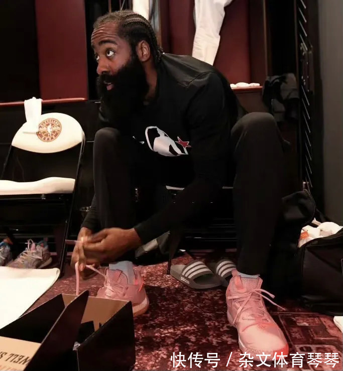 阿迪 东方力量闪耀全明星!老詹换了三双鞋,阿迪太惨,UA是最大赢家?