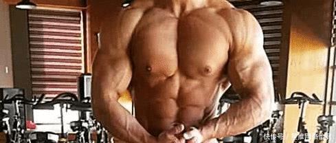 身材|小伙健身八年,展示健美胸肌与背阔肌,网友身材挺好可惜是单身