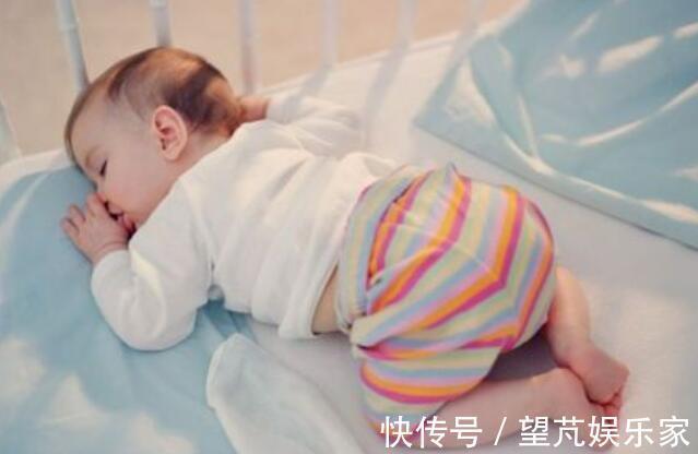 睡眠质量|入秋后带娃睡觉,父母注意“一要四不要”,孩子睡的香发育好