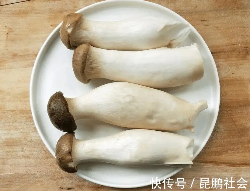 买杏鲍菇,大的好还是小的好?都不对,牢记5点,保证新鲜又肥厚
