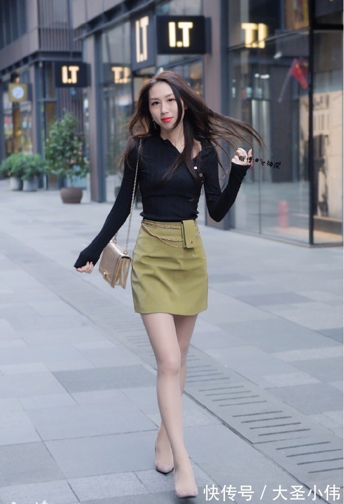 女神|美女街拍：短裙配长袖？不是神经，而是女神