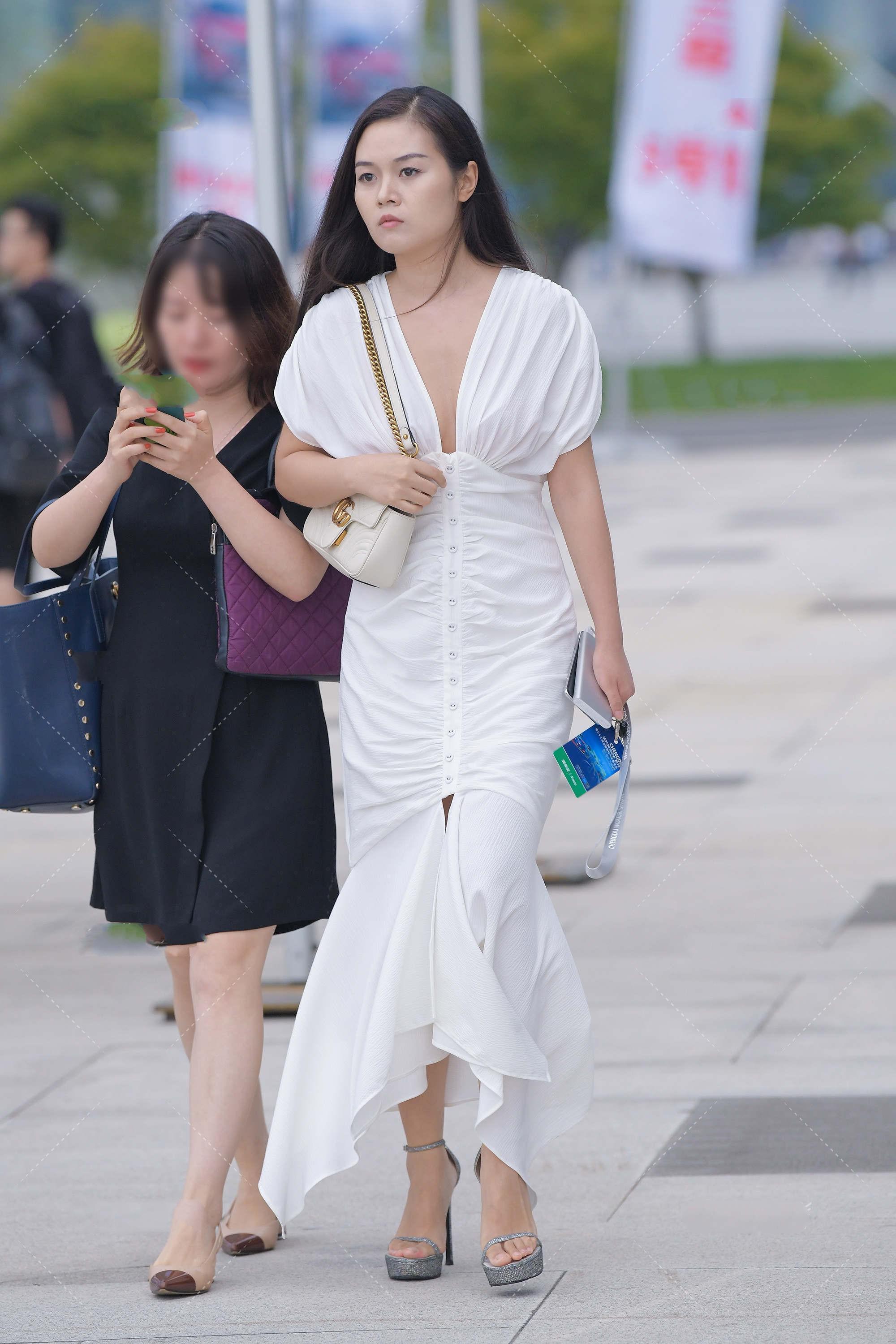 小姐姐|仙气十足的鱼尾裙, 简约大方好搭配, 温柔女生穿搭