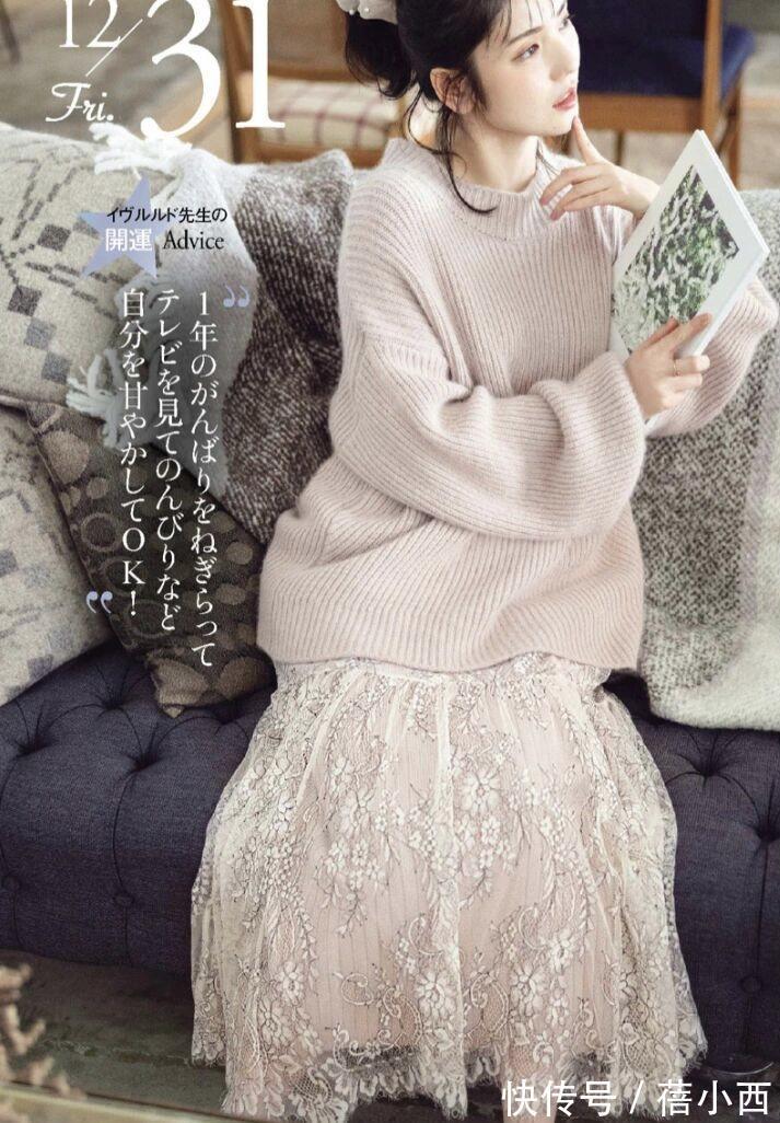纯白色 冬季还是穿“毛衣”最优雅,学日本时髦精这样搭,遇见更美的自己