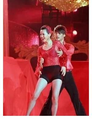 朱楨的大學同學，和周瑾一起出道，因節目中舞裙被踩落走紅