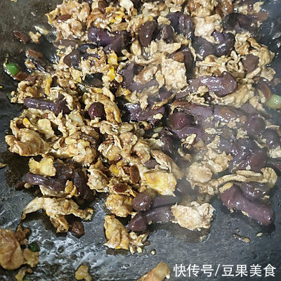 豆腐皮|10分钟出锅的京酱红蘑鸡蛋，鲜嫩又爽口