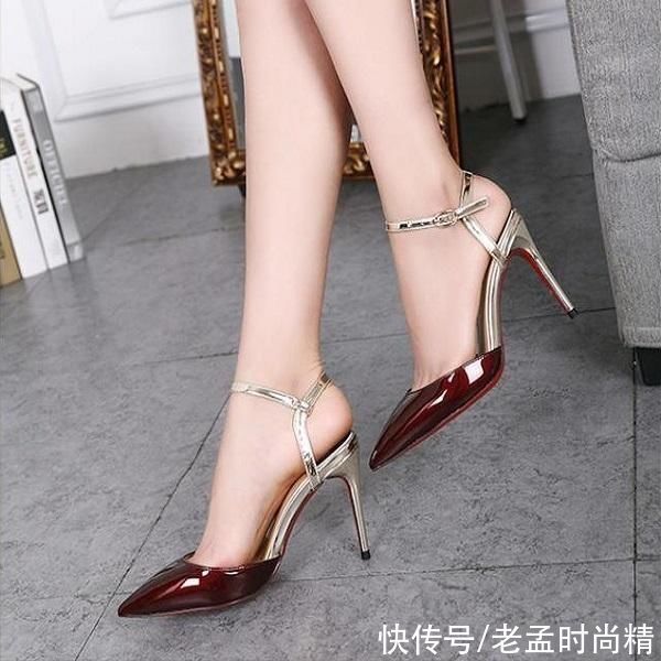尖头 鞋子还是尖头高跟鞋穿起更有女王气质,完美的修饰脚形显脚白