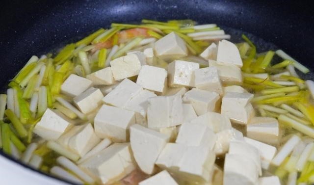 身高|父母都不高,孩子就长不了1米8多亏常吃“它”,个子15岁就1米8