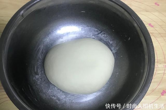 做法|面粉换个做法,个个空心,鼓大泡,咬一口酥掉渣,比面包好吃