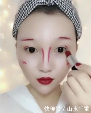小姐姐|小姐姐化妆“不走寻常路”,仅一支口红搞定整张脸,网友:求教!